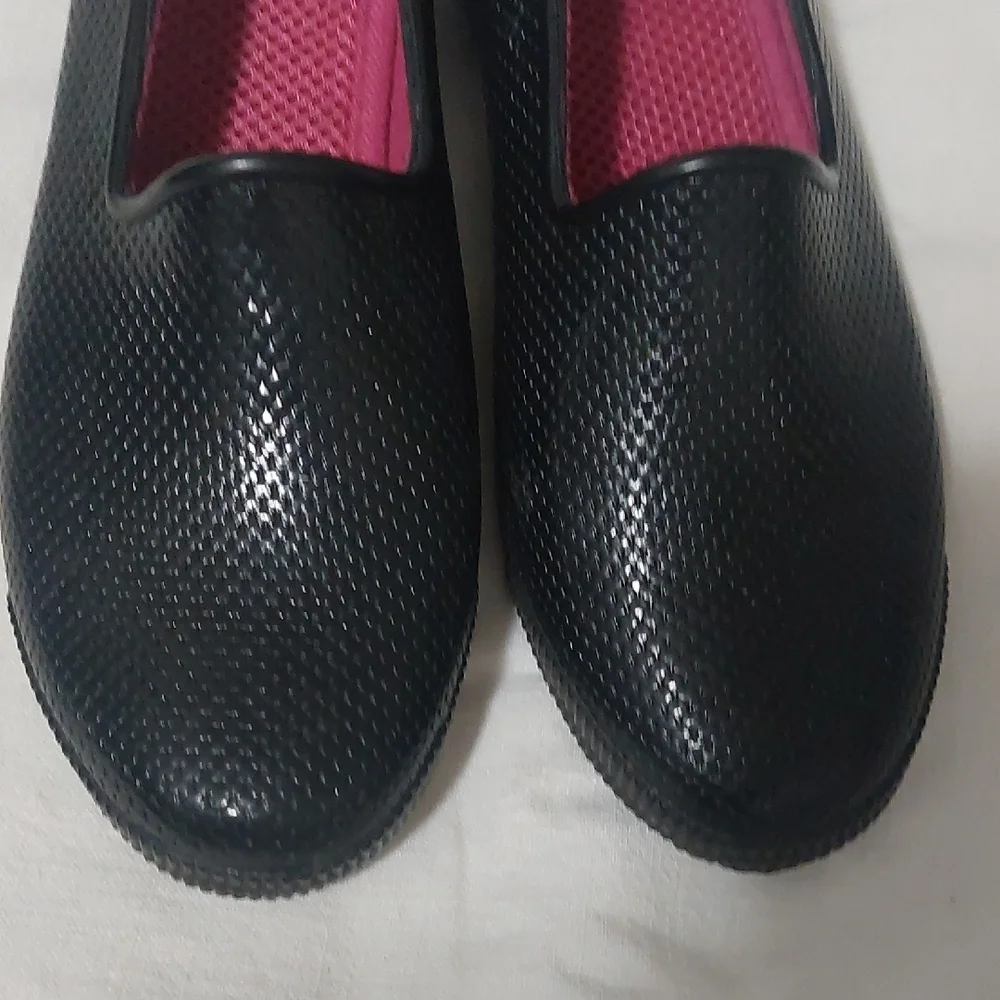 Cougar, Size 10, Black Textured Women's Flats - Picture 3 of 11